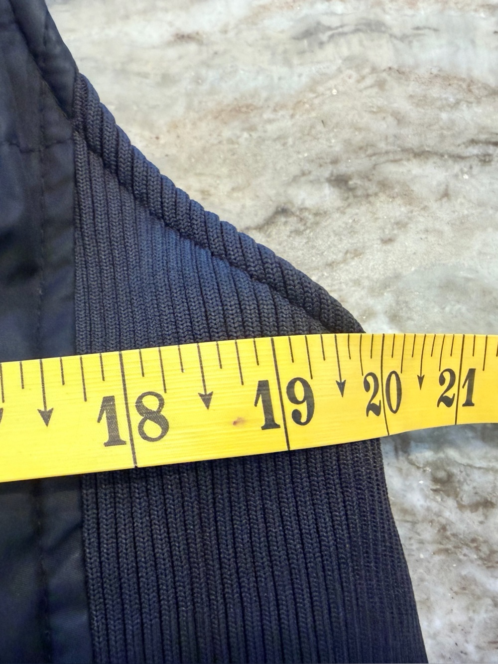 GAP Black Down Puffer Vest Fleece Collar Ribbed Sides Medium - Picture 7 of 9